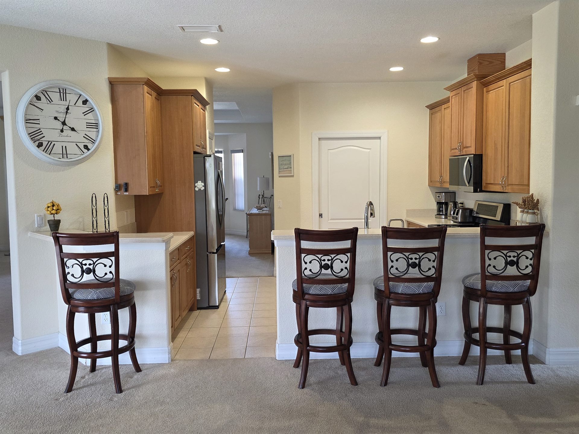 Kitchen breakfast bar seating