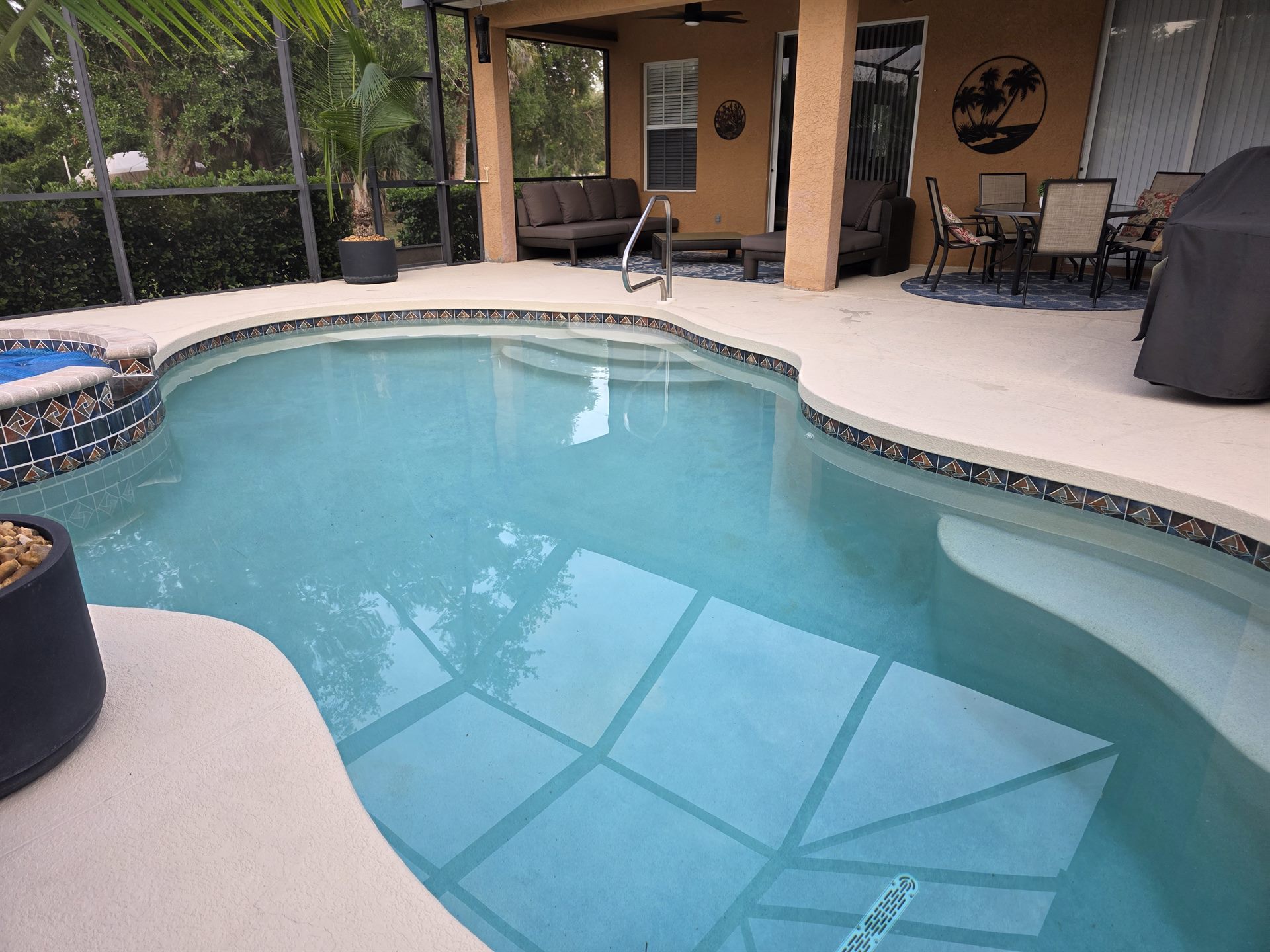 Outdoor living space beside the pool